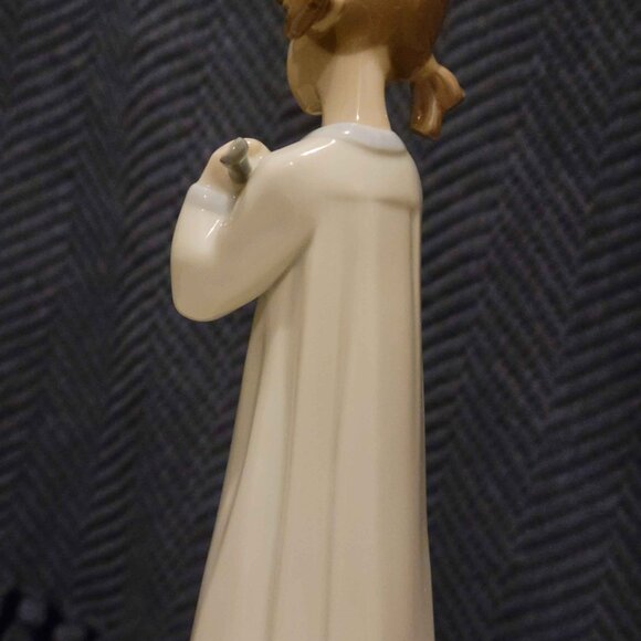 Lladro Figurine 4871 Young Girl With Guitar - Picture 2 of 2